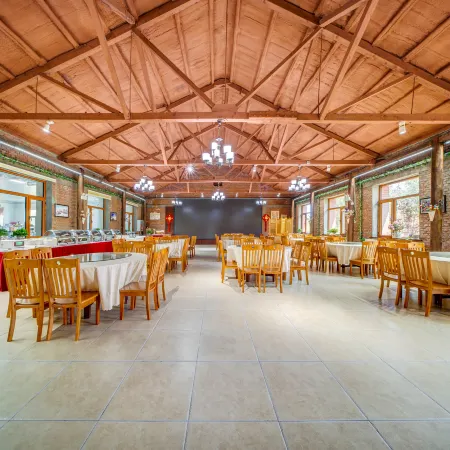 Hulunbuir Genhe Genlin Log Cabin Theme Hotel (Budong River Branch, China's Coldest Pole)