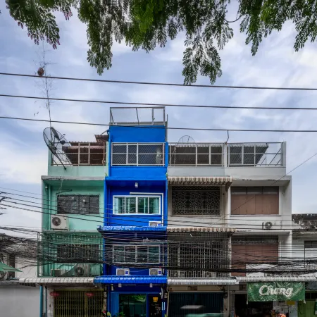 Blue House 191 Hometel Отели рядом с достопримечательностью «Станция метро Surasak»