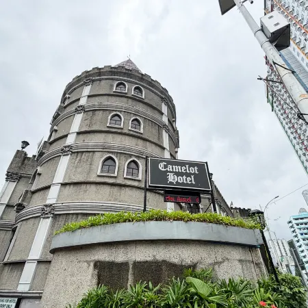 Camelot Hotel Quezon City powered by Cocotel Отели рядом с достопримечательностью «Павильон для мероприятий Elements at Centris»