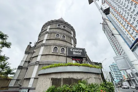 Camelot Hotel Quezon City powered by Cocotel Отели рядом с достопримечательностью «Манила COD I.T. Building»