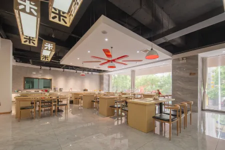 Yincheng Holiday Hotel Отели рядом с достопримечательностью «Longhuashan Park»