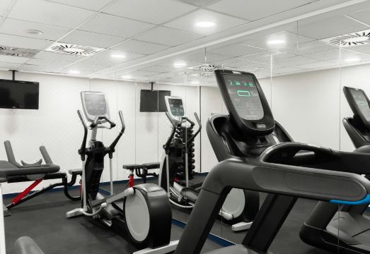 4. 뫼벤픽 호텔 부..