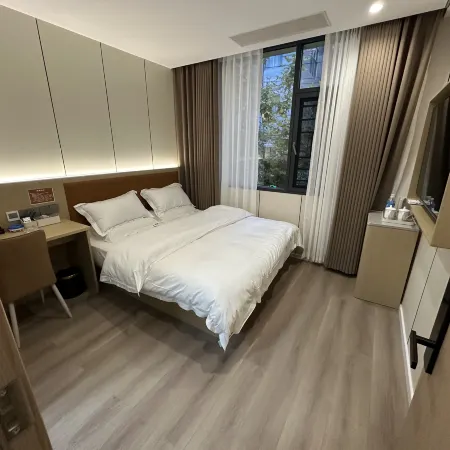 Lianju Apartment Отели в г. Илян