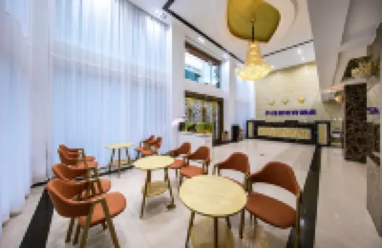 Jingyue E-Sports Hotel (Dali Erhai Park Railway Station)