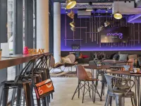 Moxy Frankfurt East Hotels near Ostend