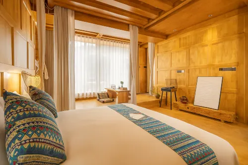 Villa am Qugecang Hotels in Batang