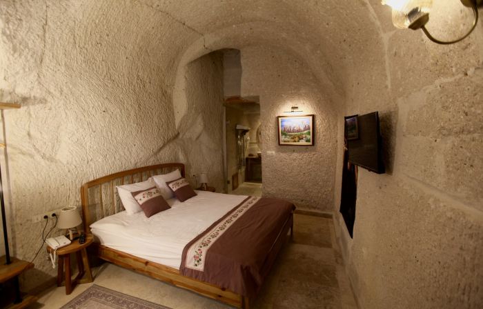 Narcissos Cave Hotel