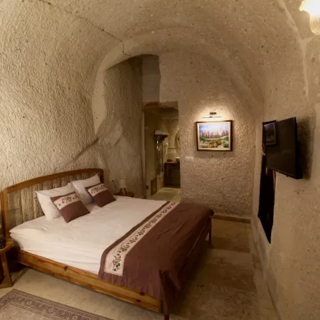 Narcissos Cave Hotel
