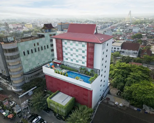 Grand Zuri Pekanbaru Hotels near Siak River