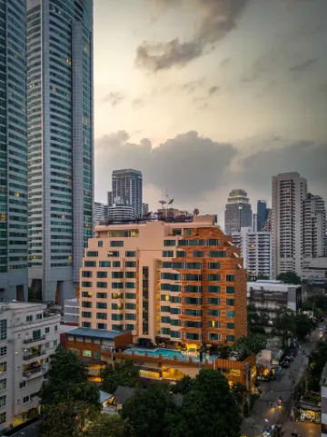 Golden Tulip Mandison Suites