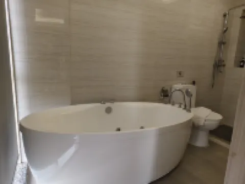 Lee Airport Hotel Hotel dekat Ramkhamhaeng University Bang Na Campus