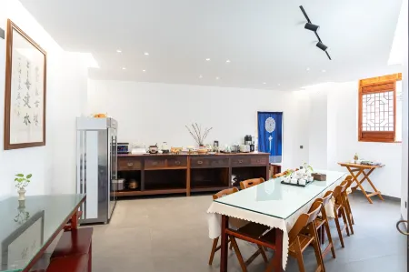 Sichenyuan culture Resort Hotel (Jianshui Ancient City) Отели рядом с достопримечательностью «Chaoyang Tower»