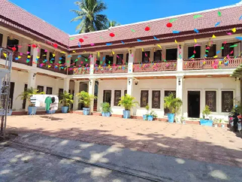 AnNa Hotel Hoteles cerca de Wat Manolom