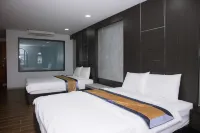 Golden Central Hotel - С бассейном