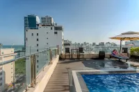 Richico Apartments and Hotel - สระว่ายน้ำแบบอินฟินิตี้