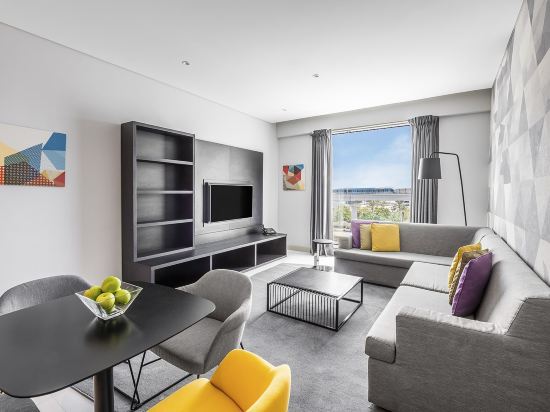 Studio M Arabian Plaza Hotel & Hotel Apartments