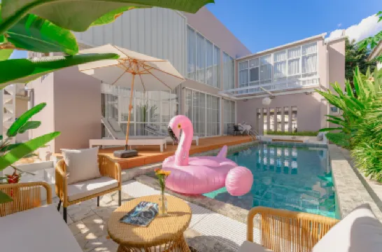 Emeralda Pool Villa | Daily Maid | BBQ | Karaoke Hotels near Payap University