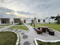 กรีน ไวท์ รีสอร์ท แอนด์ คาเฟ่ - พร้อมอาหารเช้า
