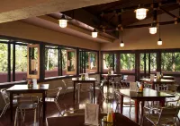 Avani Victoria Falls Resort - bar