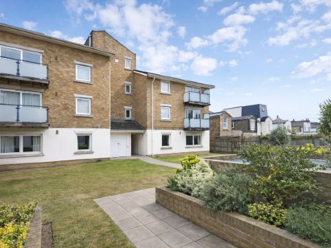 Roomspace Serviced Apartments - Cascades Court