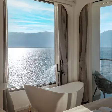 Dali Shuanglang Water Wangyue Seaview Inn
