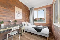 Comfy Private Rooms – Steps from Shops & Dining - Pensions