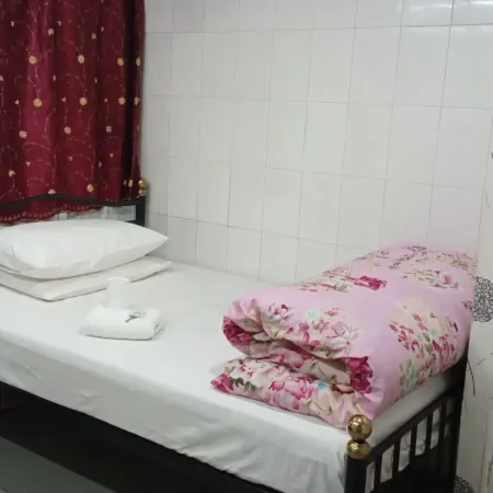 Everest Base Camp Hostel (Main reception Block B 10F B1/B2)
