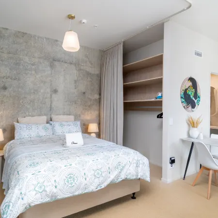 Petone City Studio with Outdoor Space Отели в г. Ловер Хатт