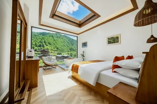 Hidden Qishan Residence (Siguniangshan Changpinggou Scenic Area)