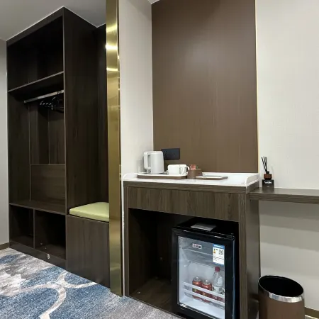 Yichun Jiayin Xinqian Hotel