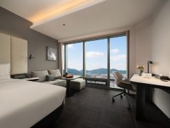 Yantai Binhai Square No.1 Bathing Beach Atour Hotel