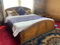 هاوس بوت زاينداري بالاس - شرفة