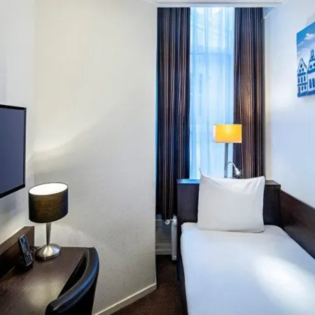 Hotel Nes Отели рядом с достопримечательностью «Улица Калверстрат»