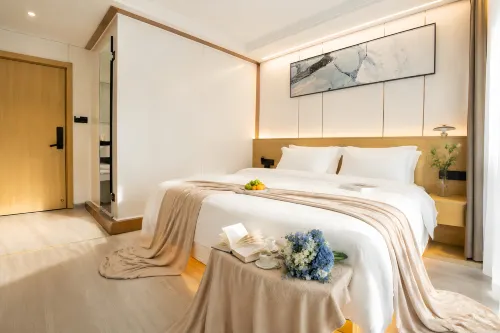 Kaixin Light Luxury Hotel (Dali High-Speed Railway Station Xingsheng Bridge)