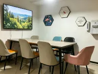 Changsha and dengFenglai Youth Hostel (IFS International Financial Center Wuyi Square)