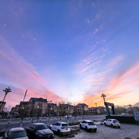 Shanseju Homestay (Sayram Lake East Gate New Visitor Center)