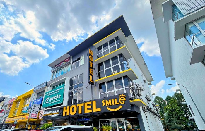 สมายล์ โรงแรม C180 เชราส เซลาตัน
