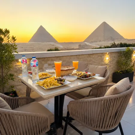 Cacillion Pyramids View Hotel