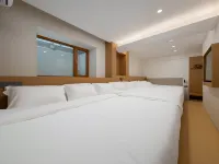 Manzhouli Zhongsu Hemu Hotel (Manzhouli Railway Station Zhongsu Pedestrian Street) Hotel di 