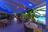 Grand Hotel Delle Terme Re Ferdinando - Yüzme Havuzu