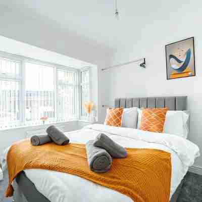 4BR 3BA Wigan Home | Long Stays Welcome Rooms