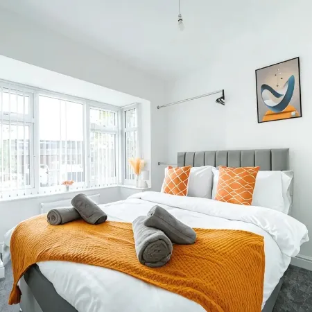 4BR 3BA Wigan Home | Long Stays Welcome