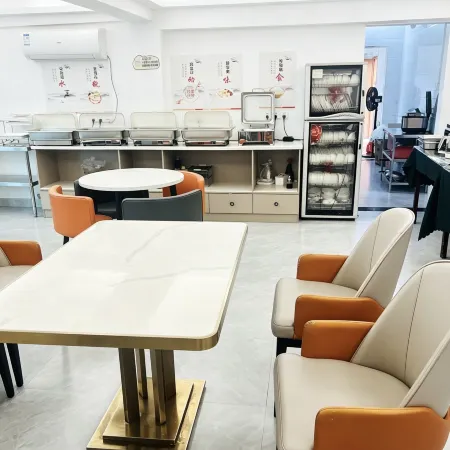 Jieyang Victoria Holiday Business Hotel