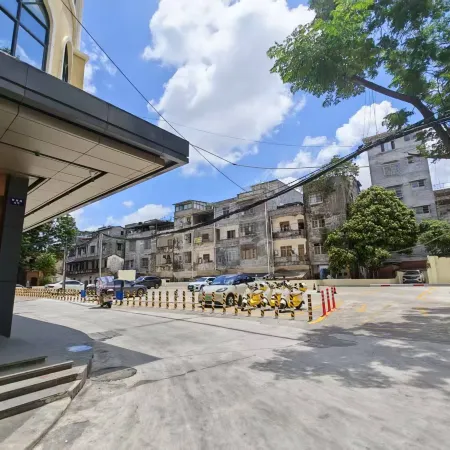 Magnotel Hotel (Dongxing Guomen Port)