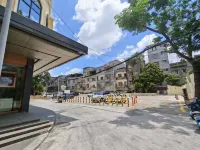 Magnotel Hotel (Dongxing Guomen Port) - parking
