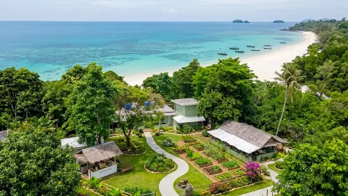 เลอ ปัญปุรีย์ เกาะลันตา รีสอร์ท - บริการรถรับส่ง