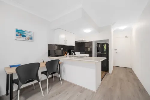 MetaWise BnB Bright 1Bed Loft Near The Star & CBD - Holiday Apartments