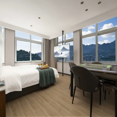 Moshang Qingju Hotel (Chongqing Fengjie High-Speed Railway Station Binhe Park Branch)
