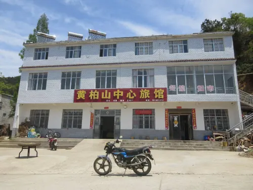 Huangbaishan Center Hotel