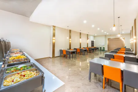 Maple Hotel (Ordos Civic Center) Отели рядом с достопримечательностью «Yike Zhaomeng Monument»